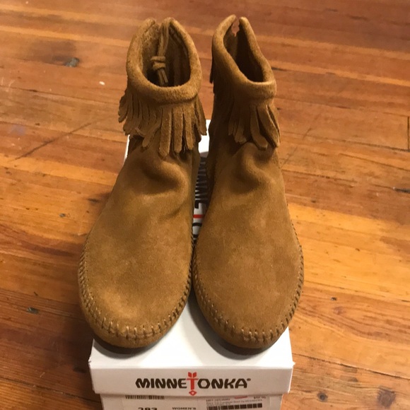 minnetonka back zip hardsole boot